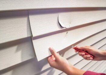 A Full Guide to Replacing Vinyl Siding | Family Handyman